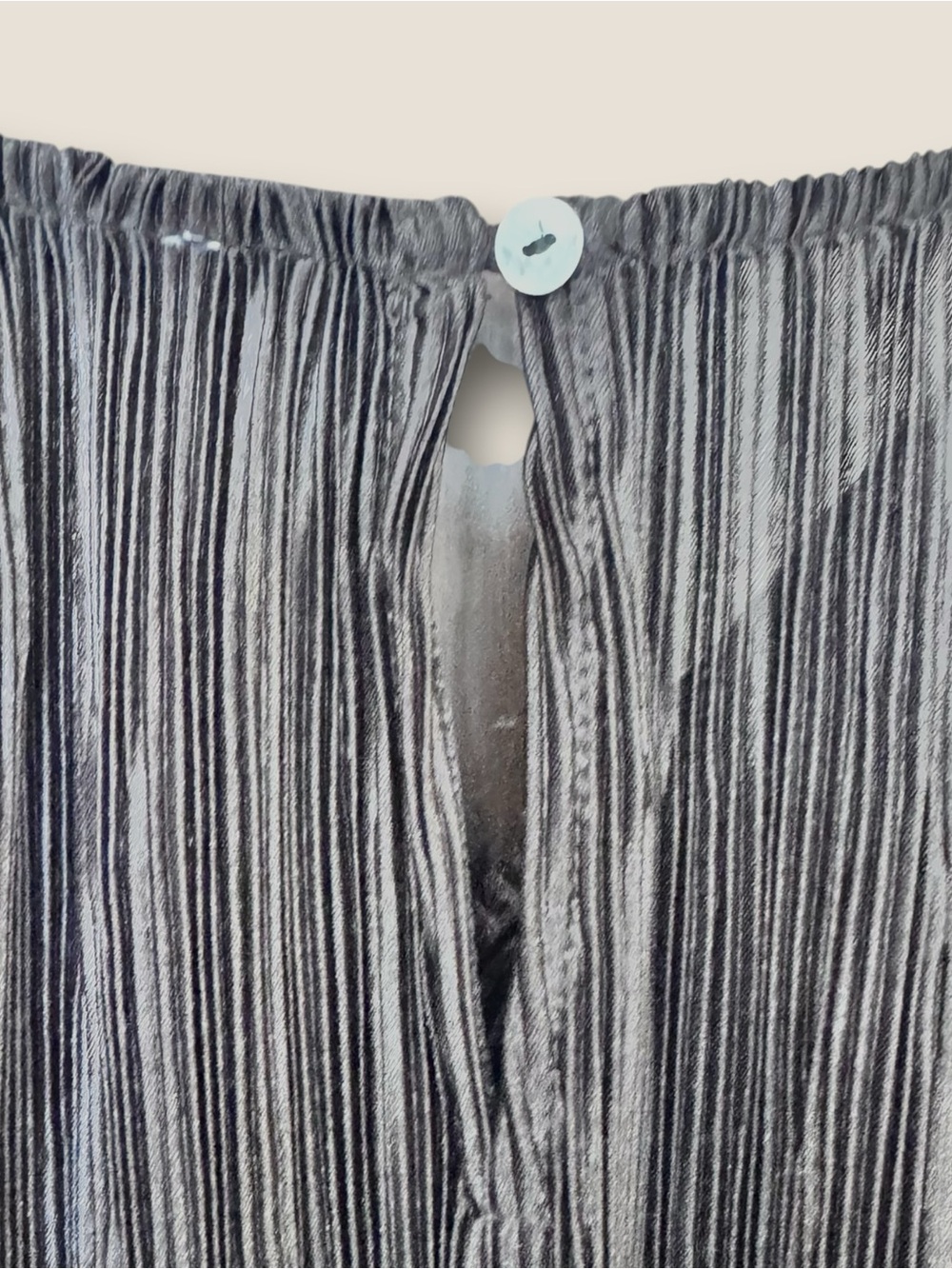 ENTRO by Anthropologie Black Silky Pleated Balloon Sleeve Top Size medium  NWT - Picture 9 of 9